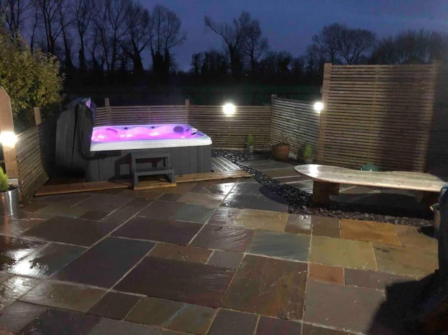 Moors Wood Relaxing ,Tranquil Retreat With Hot Tub Βίλα Τσίπενχαμ Εξωτερικό φωτογραφία