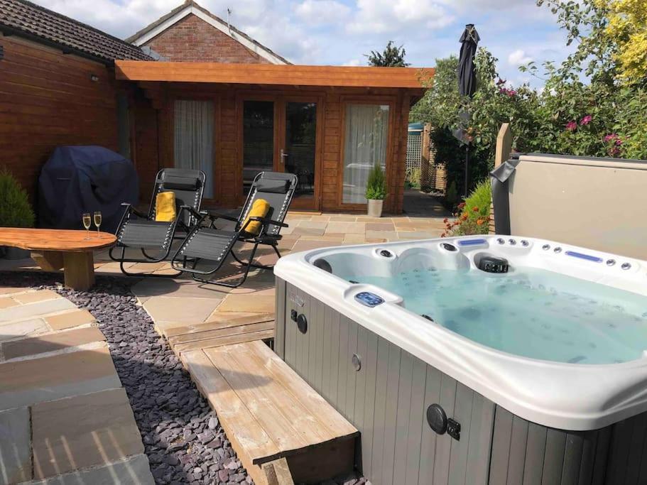 Moors Wood Relaxing ,Tranquil Retreat With Hot Tub Βίλα Τσίπενχαμ Εξωτερικό φωτογραφία